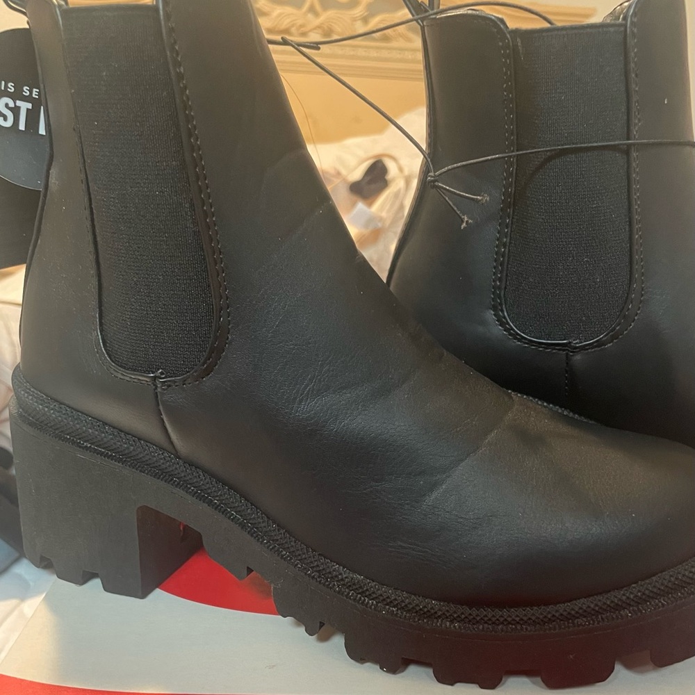 NWT Forever 21 Black Heeled Boots